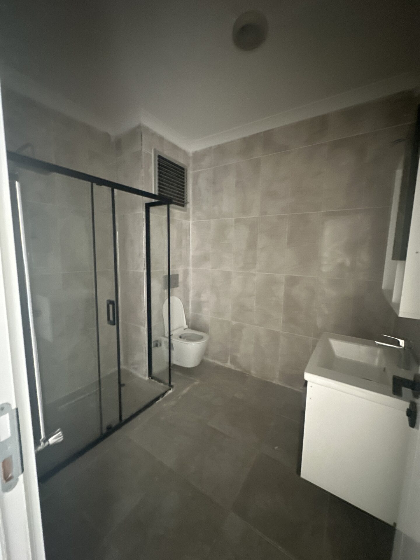 6DBB51E4-B6F2-4158-99F0-F38F5CB0FD4F ÇEKMEKÖY REVERANS REZİDANS’DA LÜKS GENİŞ 3+1 SATILIK DAİRE