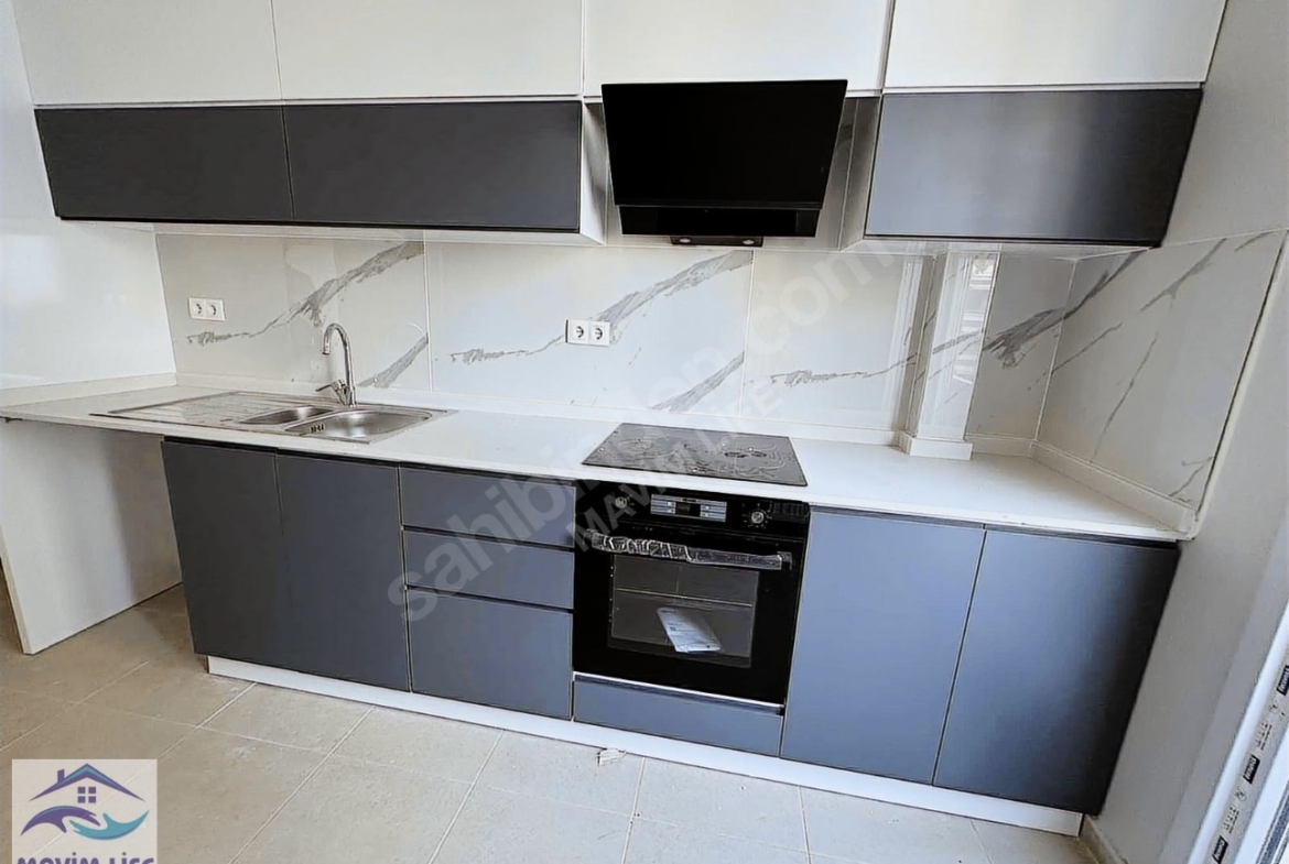 ÇEKMEKÖY REVERANS REZİDANS’DA LÜKS GENİŞ 3+1 SATILIK DAİRE