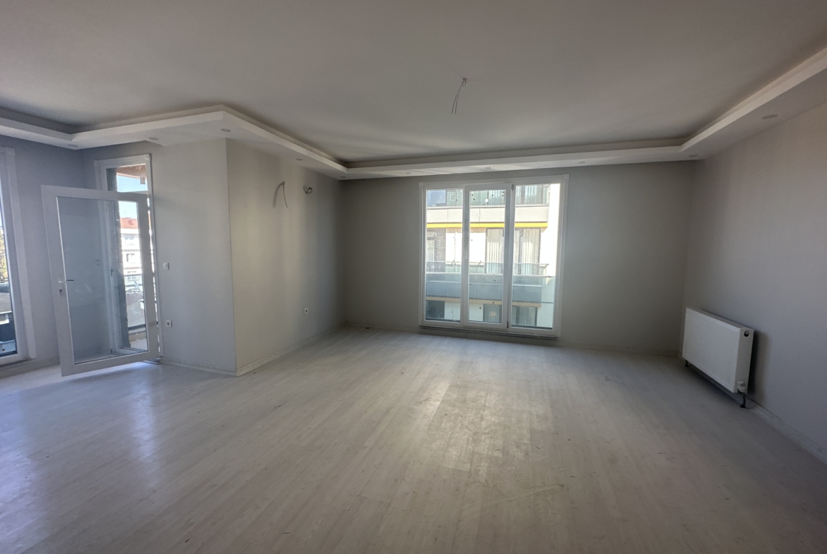 ÇEKMEKÖY REVERANS REZİDANS’DA LÜKS GENİŞ 3+1 SATILIK DAİRE