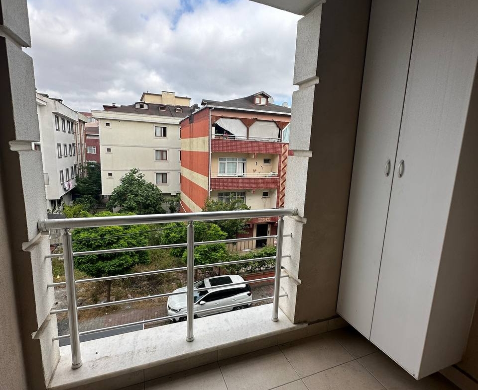 SANCAKTEPE METROYA YÜRÜME MESAFESİ EŞYALI 2+1 ARA KAT DAİRE