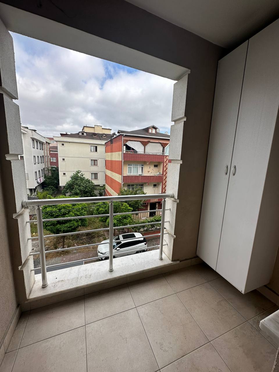 SANCAKTEPE METROYA YÜRÜME MESAFESİ EŞYALI 2+1 ARA KAT DAİRE
