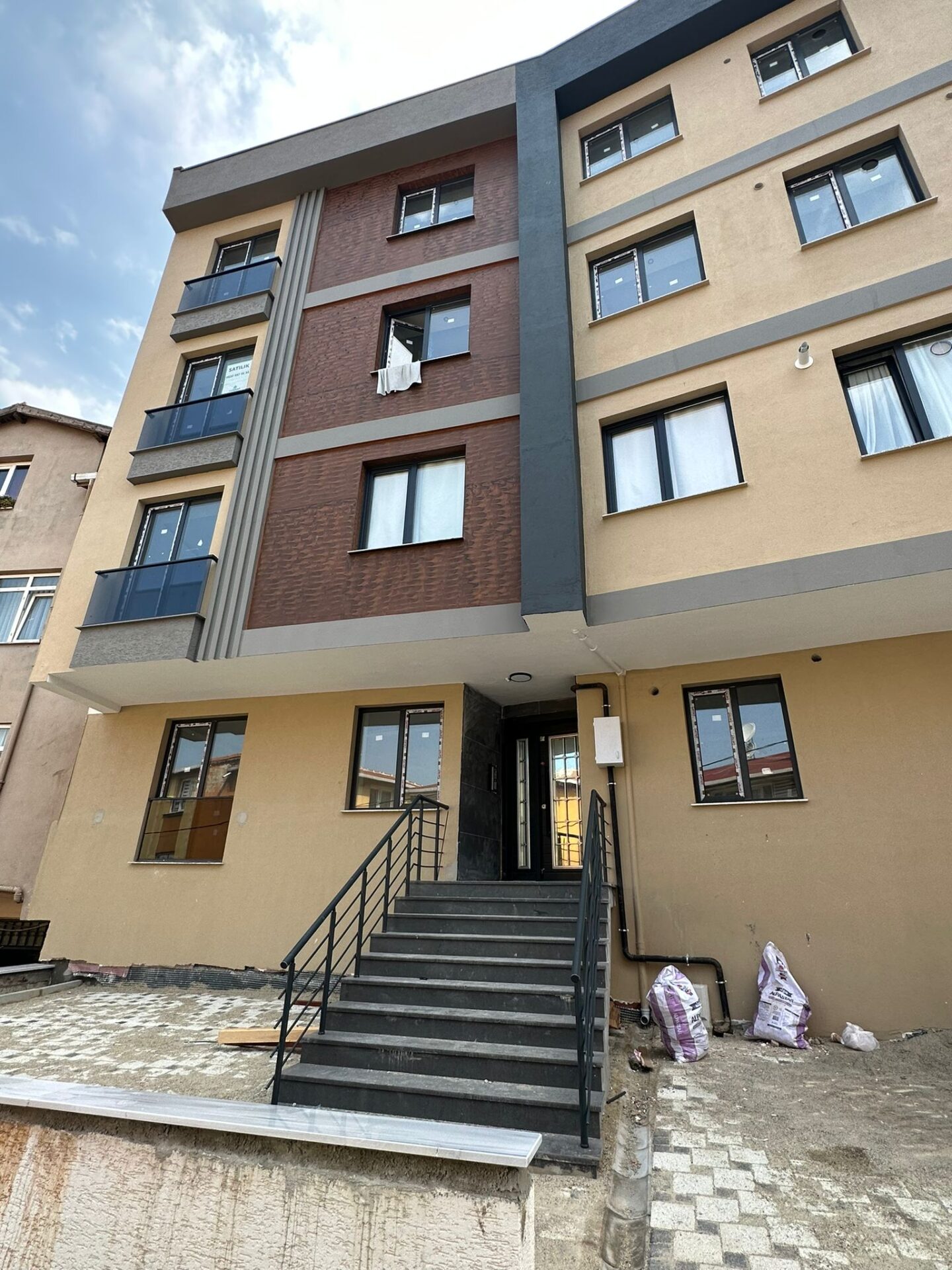 FIRSAT YENİDOĞAN SON DURAK YÜRÜME MESAFESİ 2+1 ARA KAT SATILIK