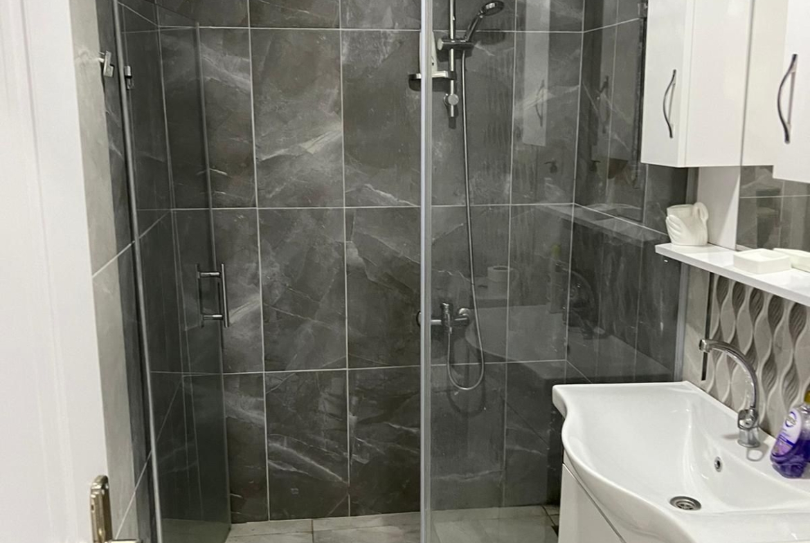ŞİLE MERKEZ’DE EŞYALI 80M2 1+1 KİRALIK DAİRE