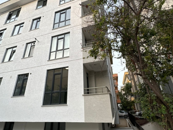 ÇEKMEKÖY ÇAMLIK MAH. BAHCE KULLANIMLI 2+1 SATILIK DAİRE