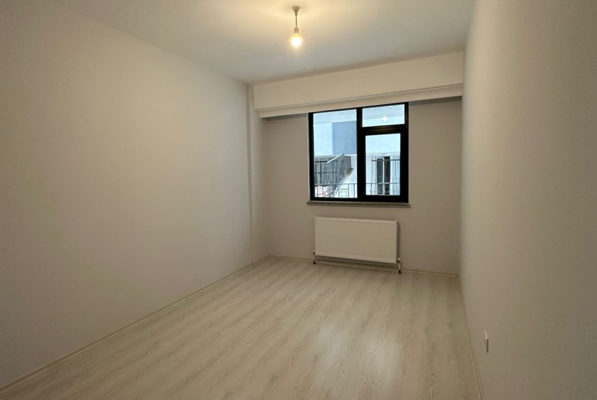 ÇEKMEKÖY ÇAMLIK MAH. BAHCE KULLANIMLI 2+1 SATILIK DAİRE