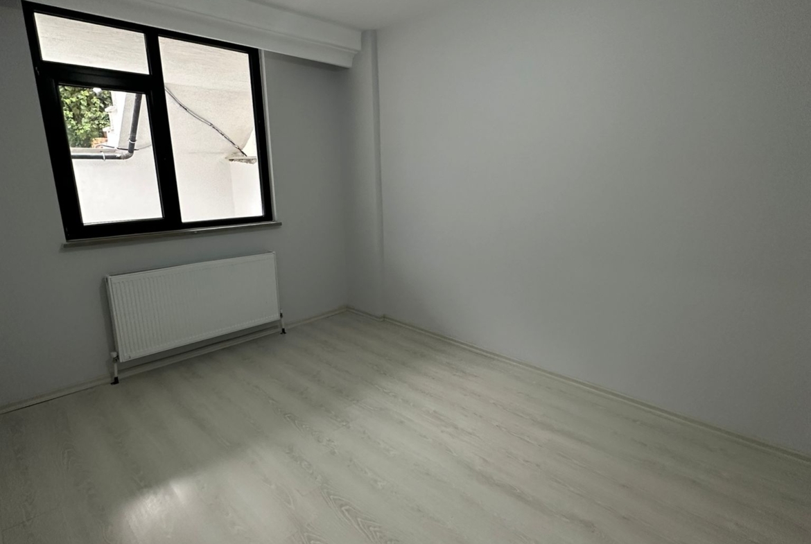 ÇEKMEKÖY ÇAMLIK MAH. BAHCE KULLANIMLI 2+1 SATILIK DAİRE