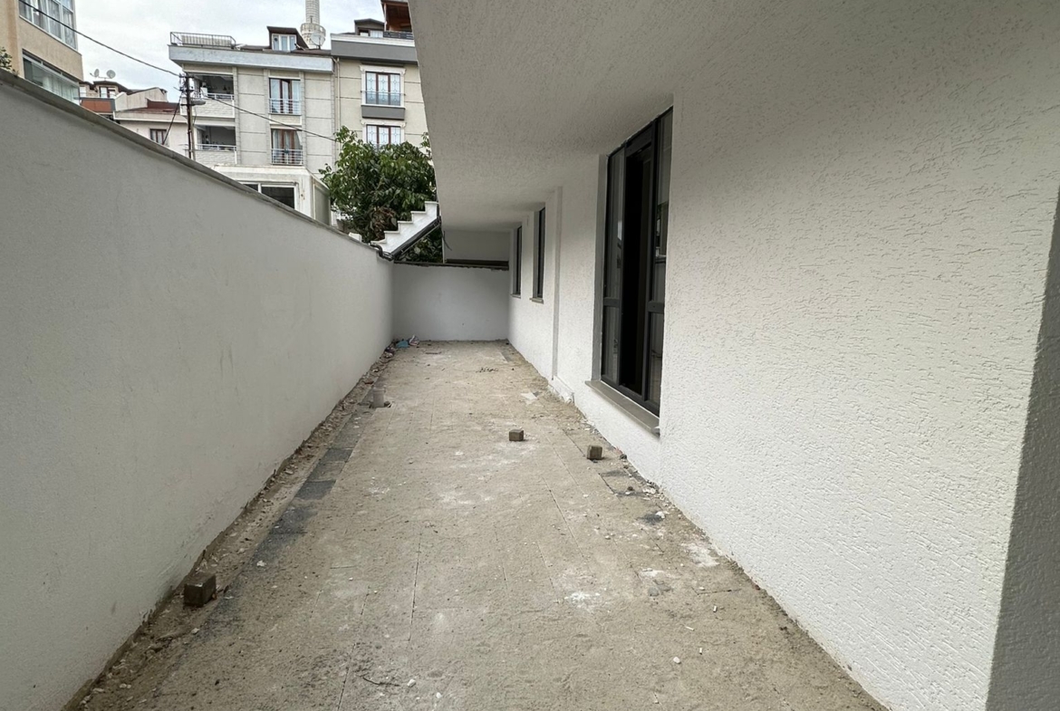 ÇEKMEKÖY ÇAMLIK MAH. BAHCE KULLANIMLI 2+1 SATILIK DAİRE