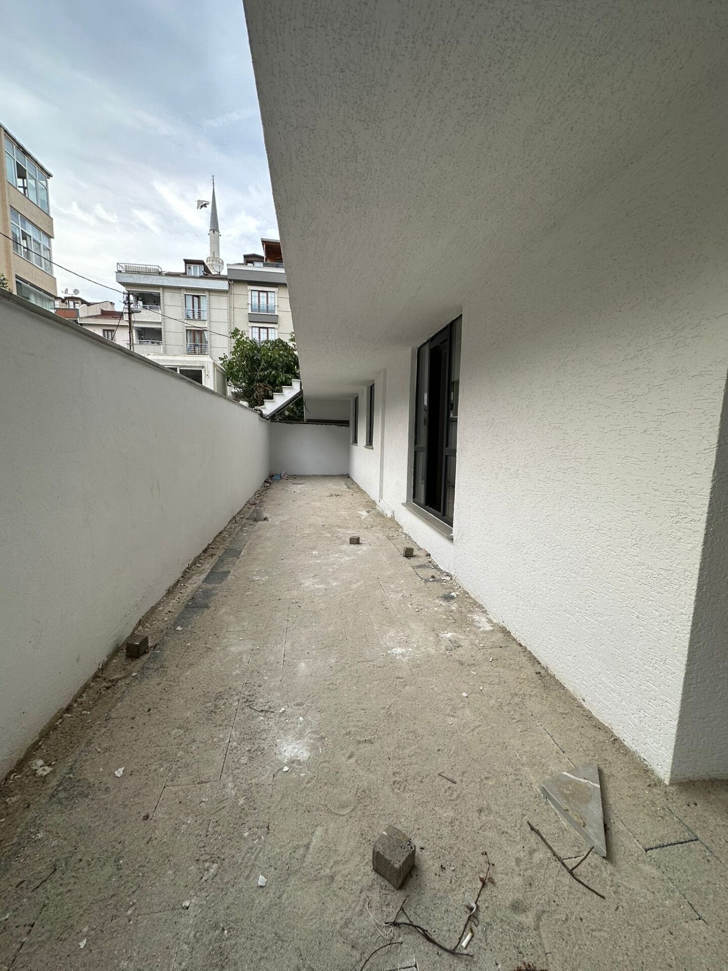 ÇEKMEKÖY ÇAMLIK MAH. BAHCE KULLANIMLI 2+1 SATILIK DAİRE