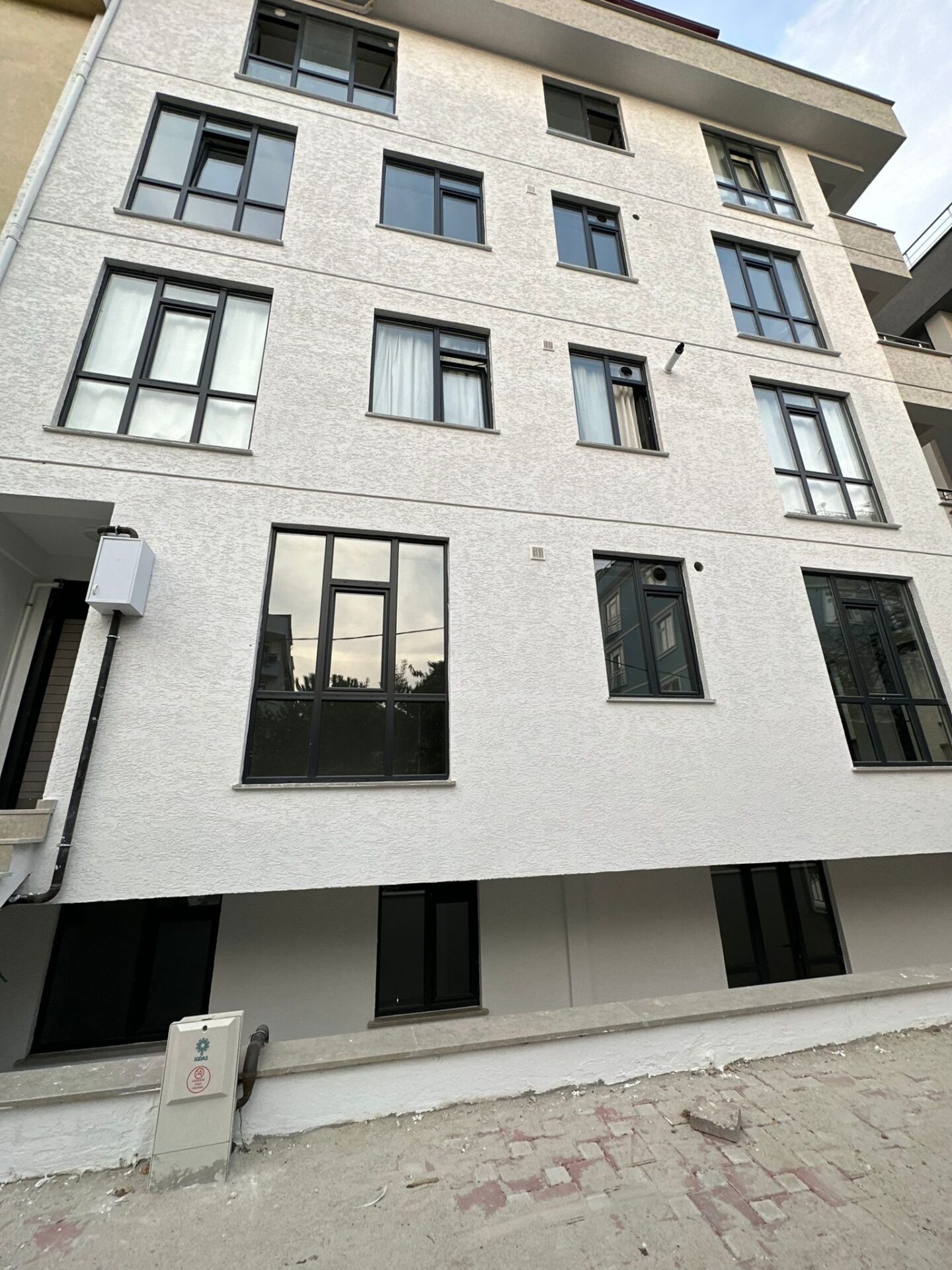 ÇEKMEKÖY METROYA YÜRÜME MESAFESİ SATILIK SIFIR 3+1 FIRSATI