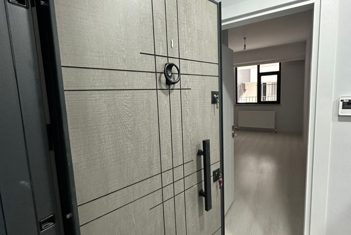 ÇEKMEKÖY ÇAMLIK MAH. BAHCE KULLANIMLI 2+1 SATILIK DAİRE