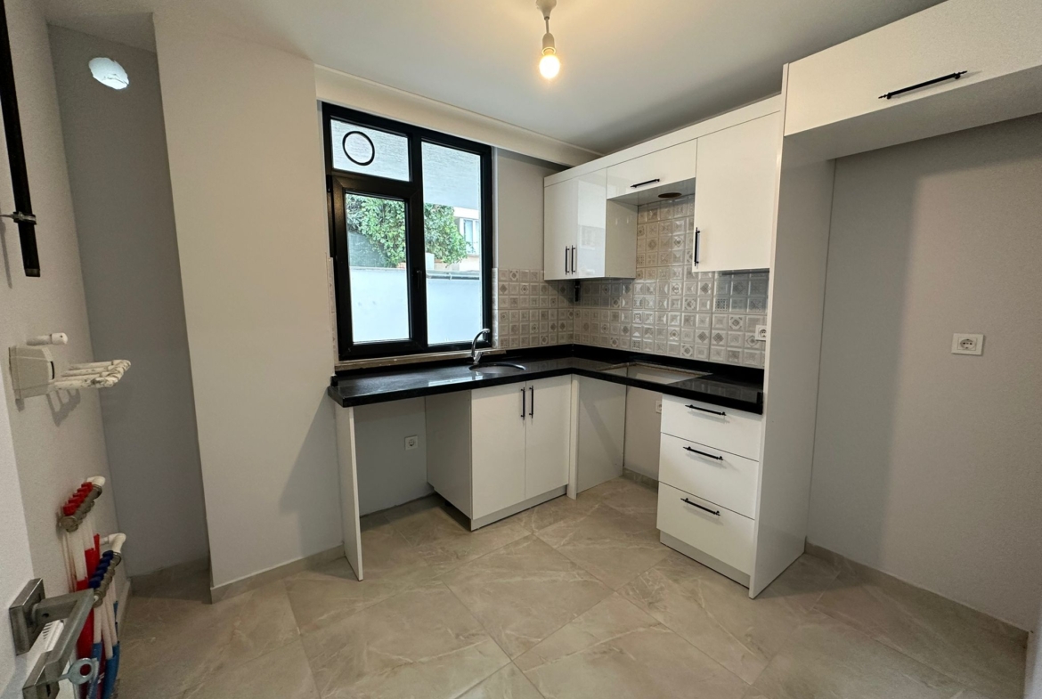 ÇEKMEKÖY ÇAMLIK MAH. BAHCE KULLANIMLI 2+1 SATILIK DAİRE