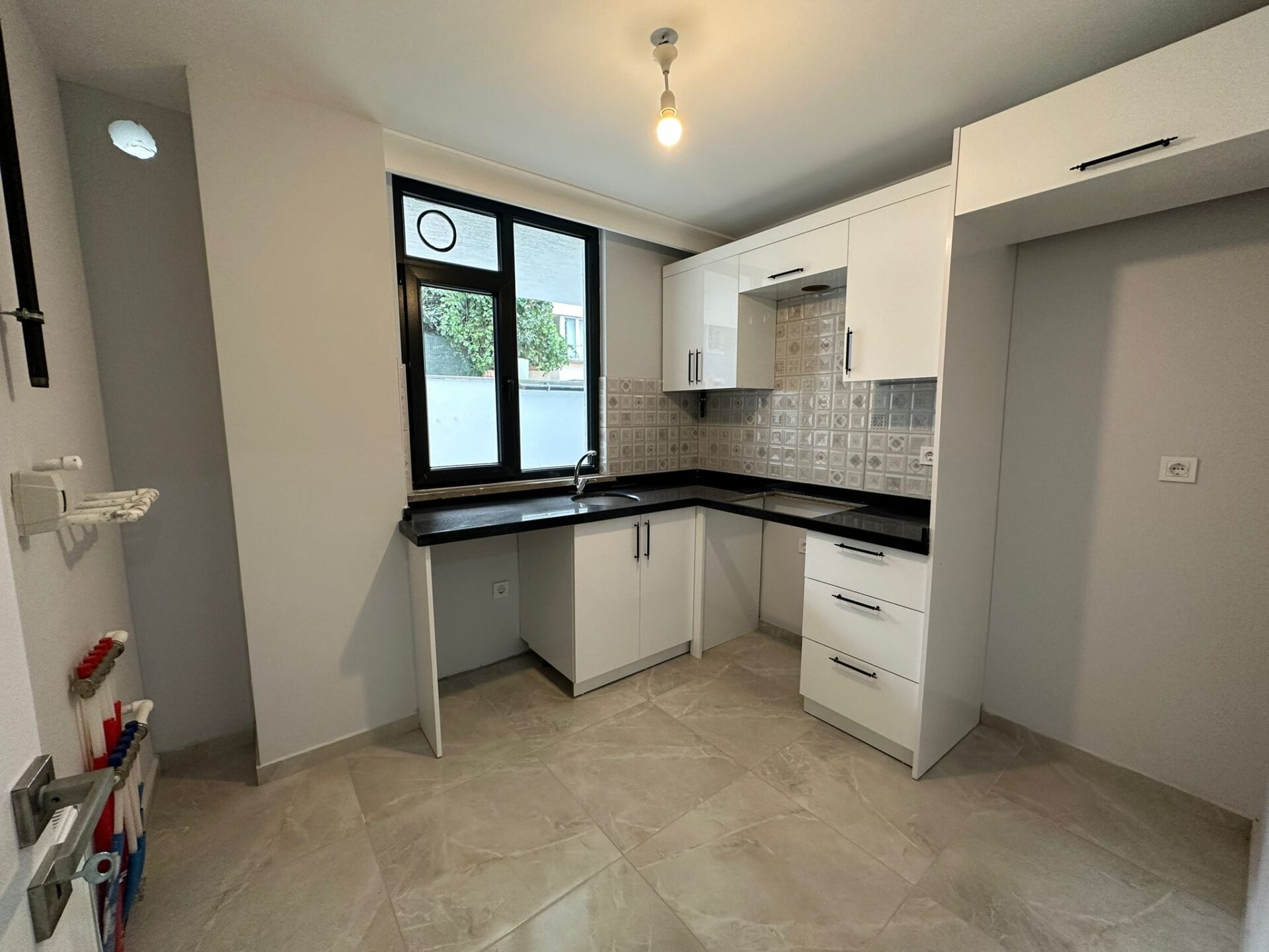 ÇEKMEKÖY ÇAMLIK MAH. BAHCE KULLANIMLI 2+1 SATILIK DAİRE