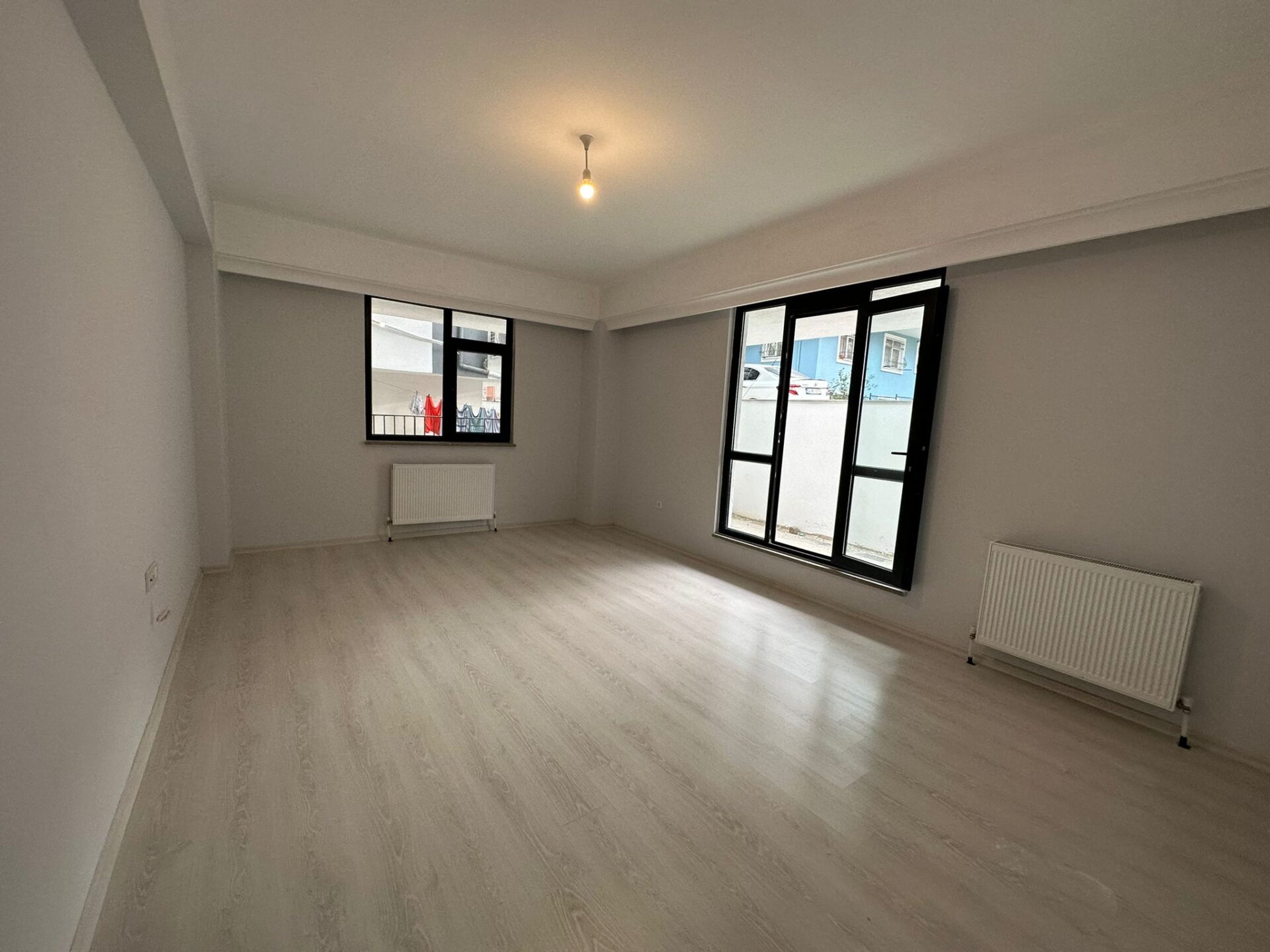 ÇEKMEKÖY ÇAMLIK MAH. BAHCE KULLANIMLI 2+1 SATILIK DAİRE