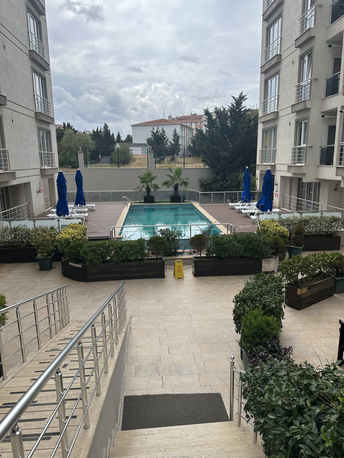 INSIDE THE SITE WITH POOL FRONT ISKANLI 3+1 ARAKAT FLAT FOR SALE