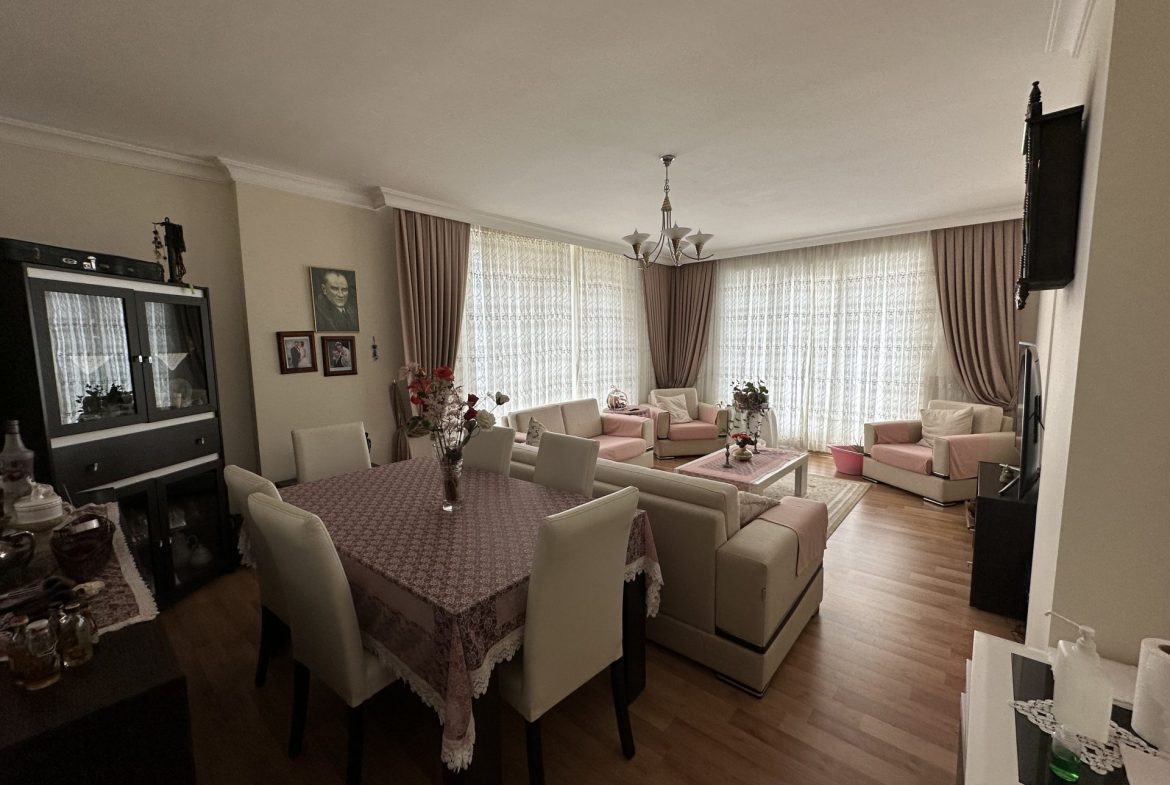 INSIDE THE SITE WITH POOL FRONT ISKANLI 3+1 ARAKAT FLAT FOR SALE