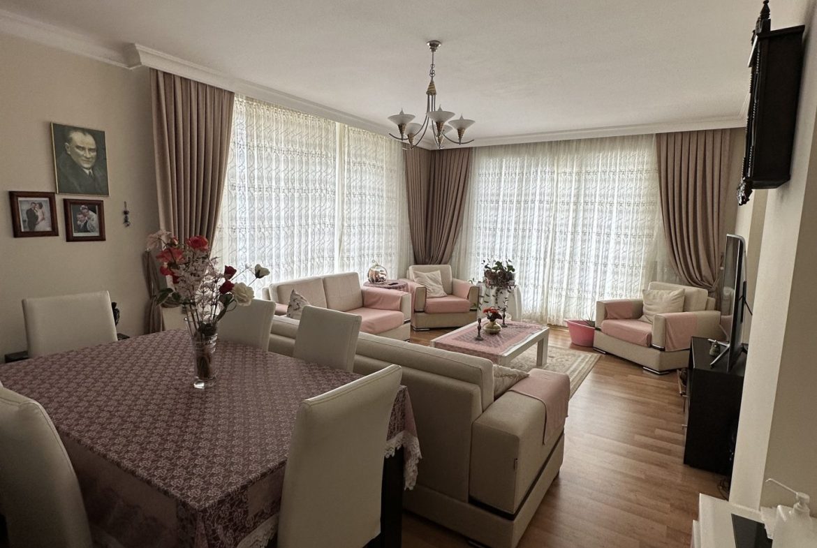 INSIDE THE SITE WITH POOL FRONT ISKANLI 3+1 ARAKAT FLAT FOR SALE