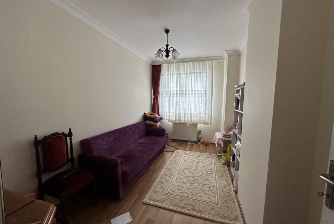 INSIDE THE SITE WITH POOL FRONT ISKANLI 3+1 ARAKAT FLAT FOR SALE
