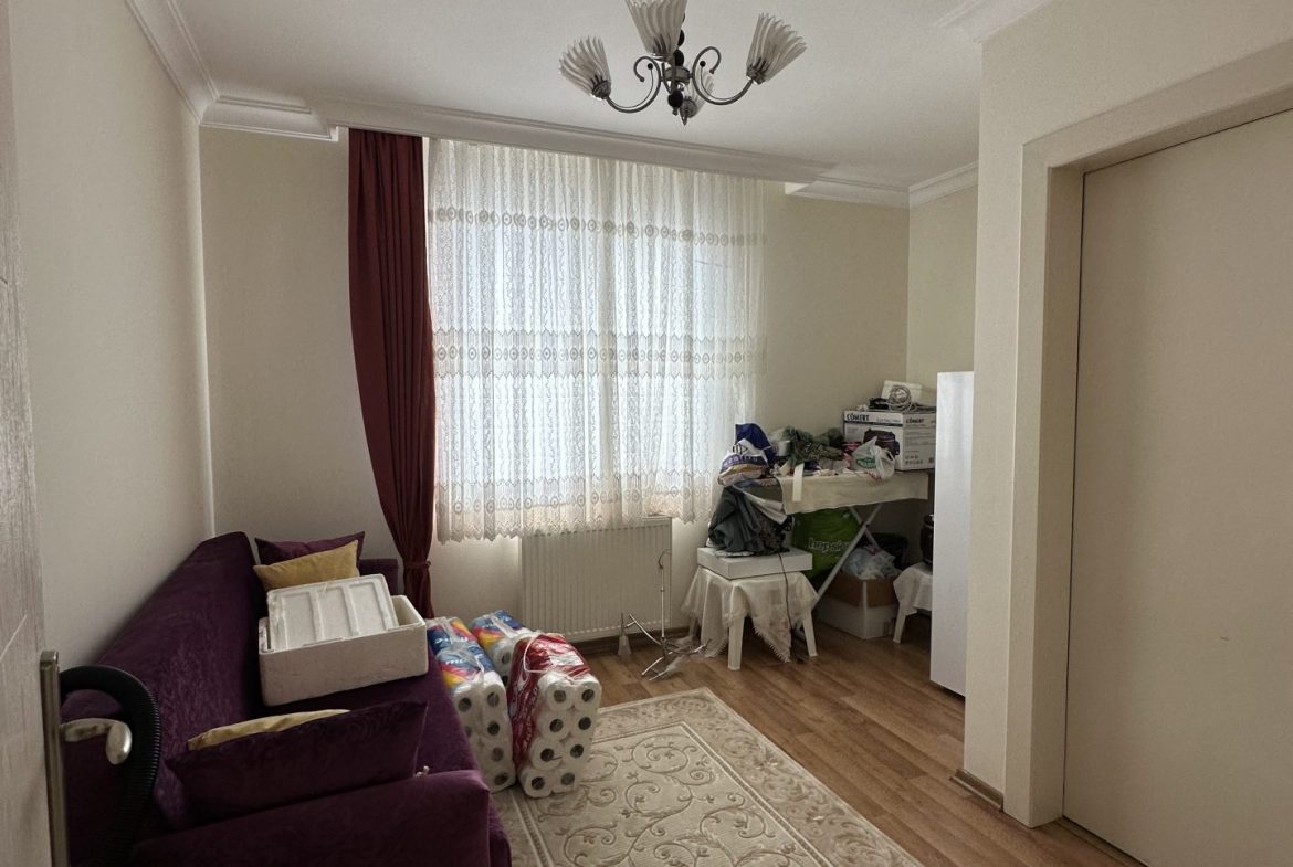 INSIDE THE SITE WITH POOL FRONT ISKANLI 3+1 ARAKAT FLAT FOR SALE