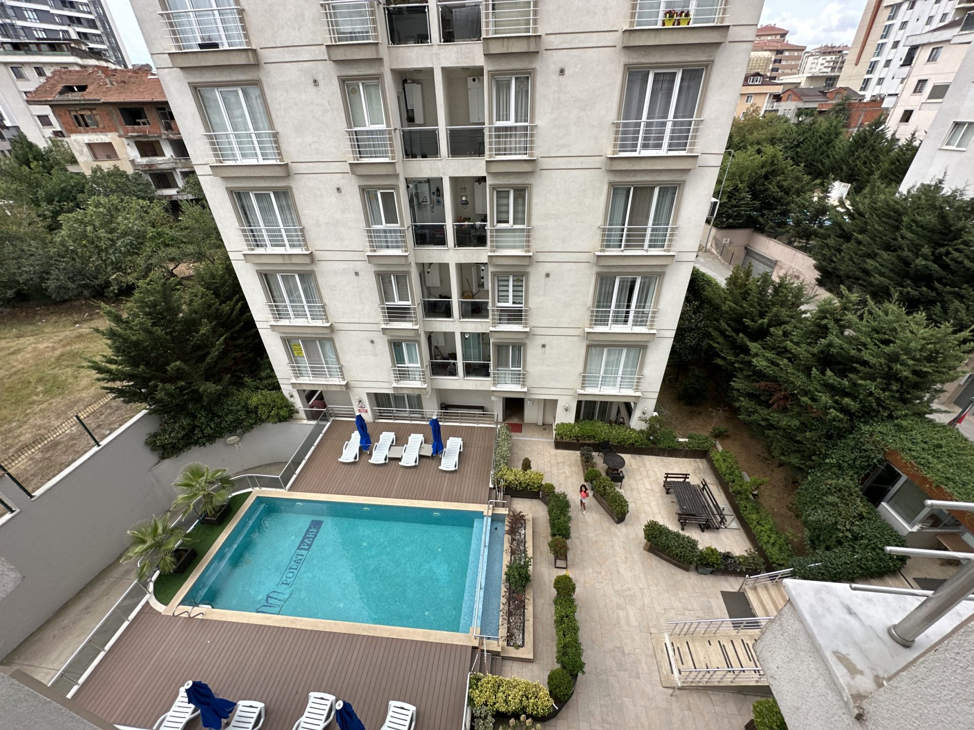 INSIDE THE SITE WITH POOL FRONT ISKANLI 3+1 ARAKAT FLAT FOR SALE