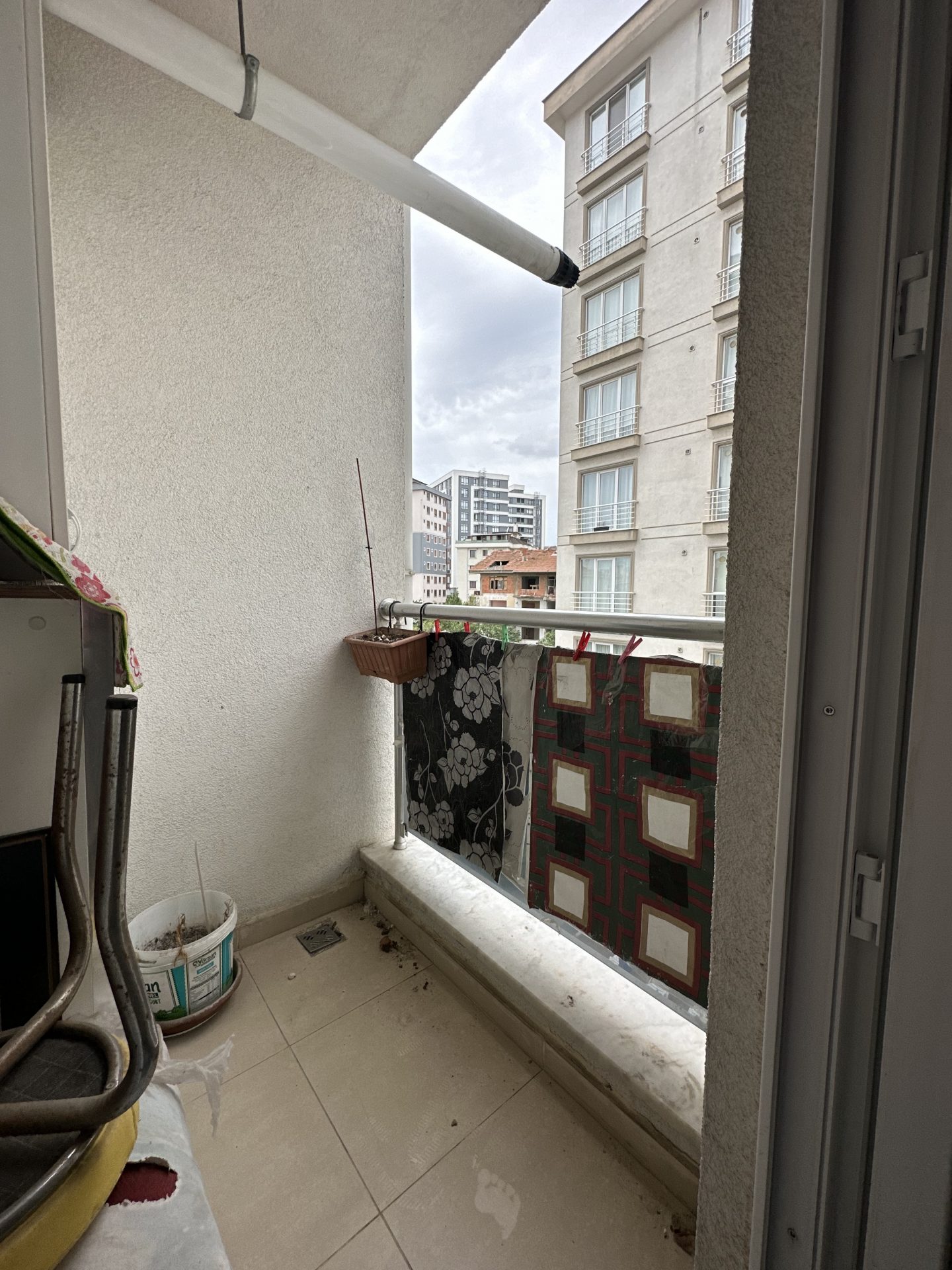 INSIDE THE SITE WITH POOL FRONT ISKANLI 3+1 ARAKAT FLAT FOR SALE