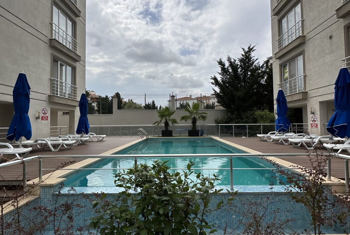 INSIDE THE SITE WITH POOL FRONT ISKANLI 3+1 ARAKAT FLAT FOR SALE