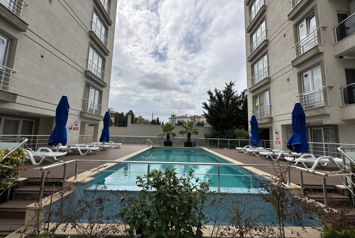 INSIDE THE SITE WITH POOL FRONT ISKANLI 3+1 ARAKAT FLAT FOR SALE