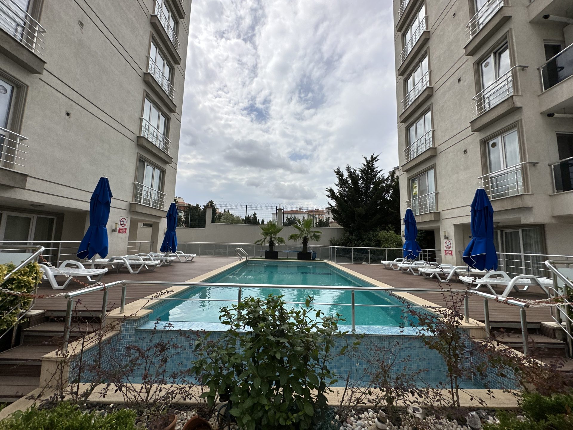 INSIDE THE SITE WITH POOL FRONT ISKANLI 3+1 ARAKAT FLAT FOR SALE