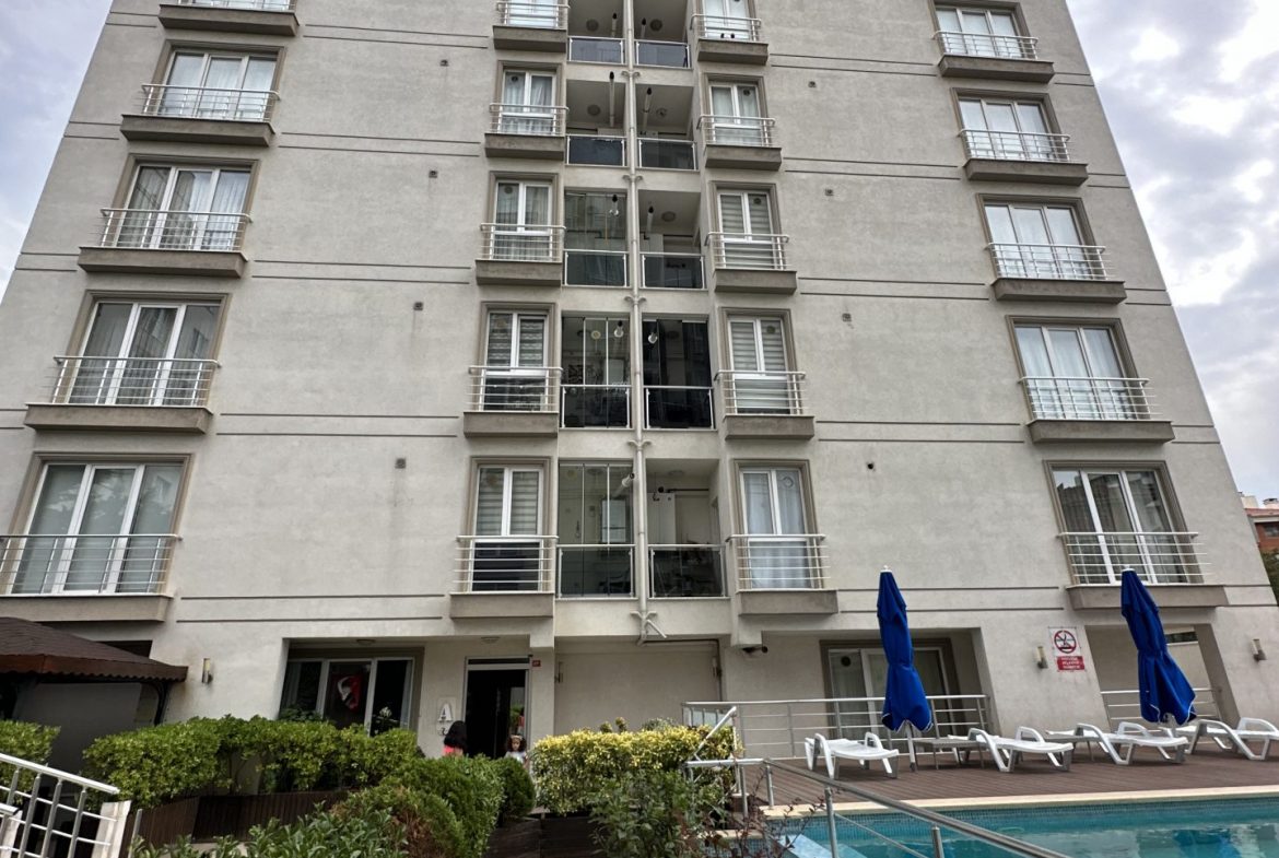 INSIDE THE SITE WITH POOL FRONT ISKANLI 3+1 ARAKAT FLAT FOR SALE