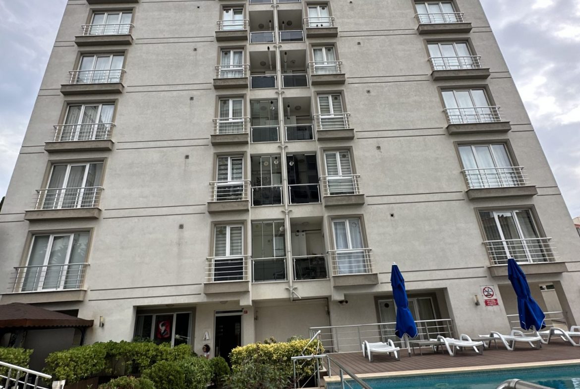 INSIDE THE SITE WITH POOL FRONT ISKANLI 3+1 ARAKAT FLAT FOR SALE