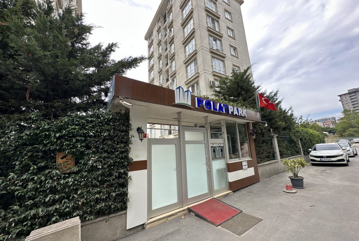 INSIDE THE SITE WITH POOL FRONT ISKANLI 3+1 ARAKAT FLAT FOR SALE