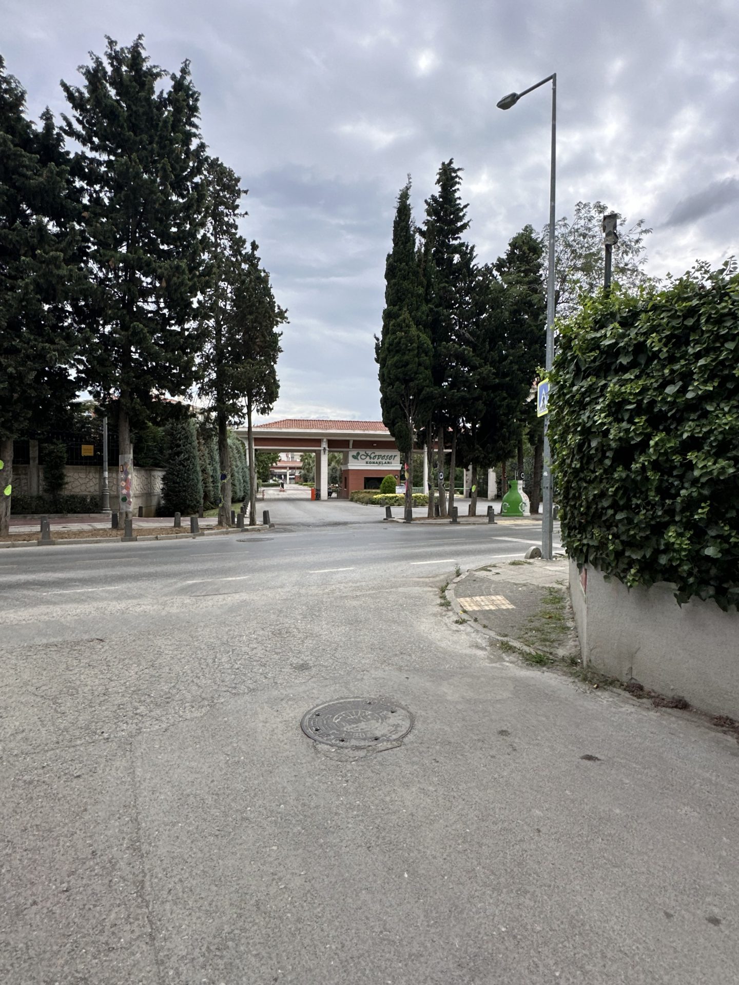 INSIDE THE SITE WITH POOL FRONT ISKANLI 3+1 ARAKAT FLAT FOR SALE