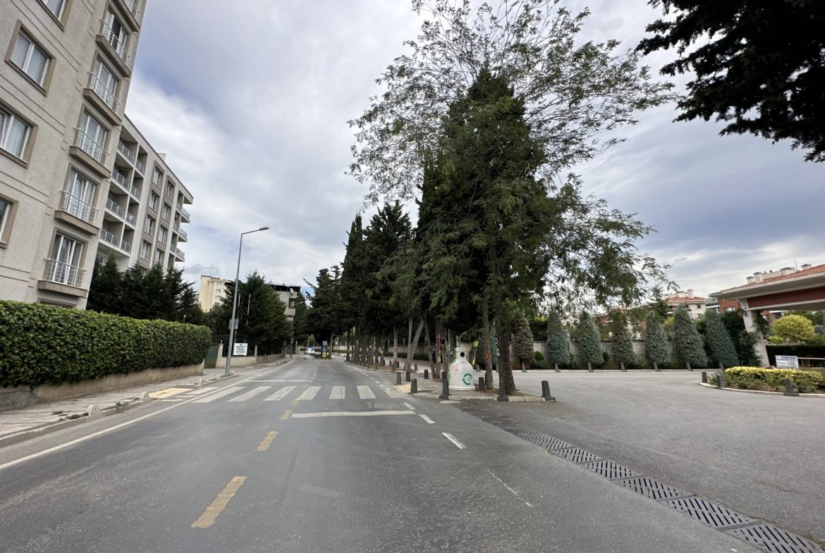 INSIDE THE SITE WITH POOL FRONT ISKANLI 3+1 ARAKAT FLAT FOR SALE