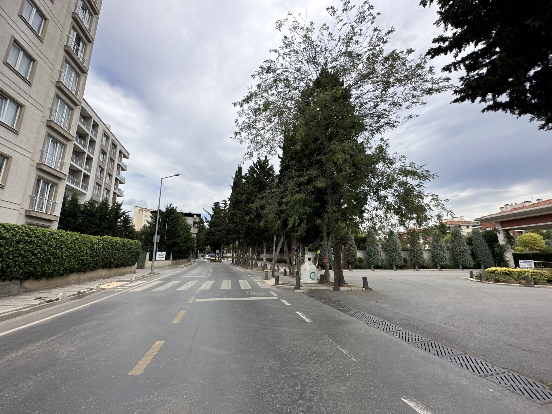 INSIDE THE SITE WITH POOL FRONT ISKANLI 3+1 ARAKAT FLAT FOR SALE